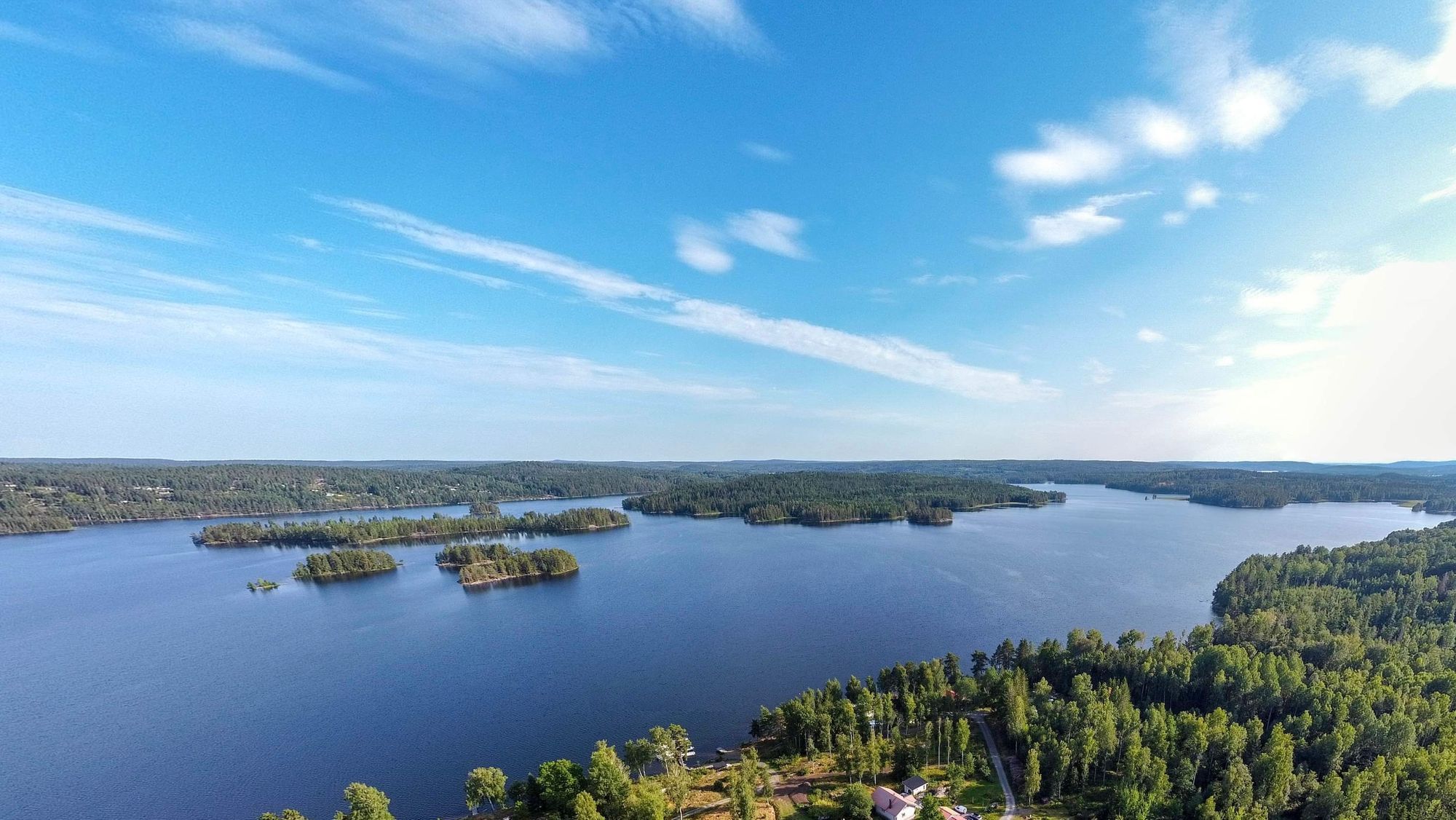 Hus vid Värmelns strand i Värmskog-Värmland – bild 4 av 24