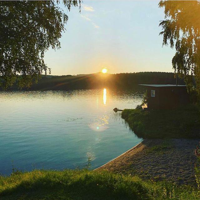 Välutrustad stuga vid Ljusnans strand – bild 2 av 8