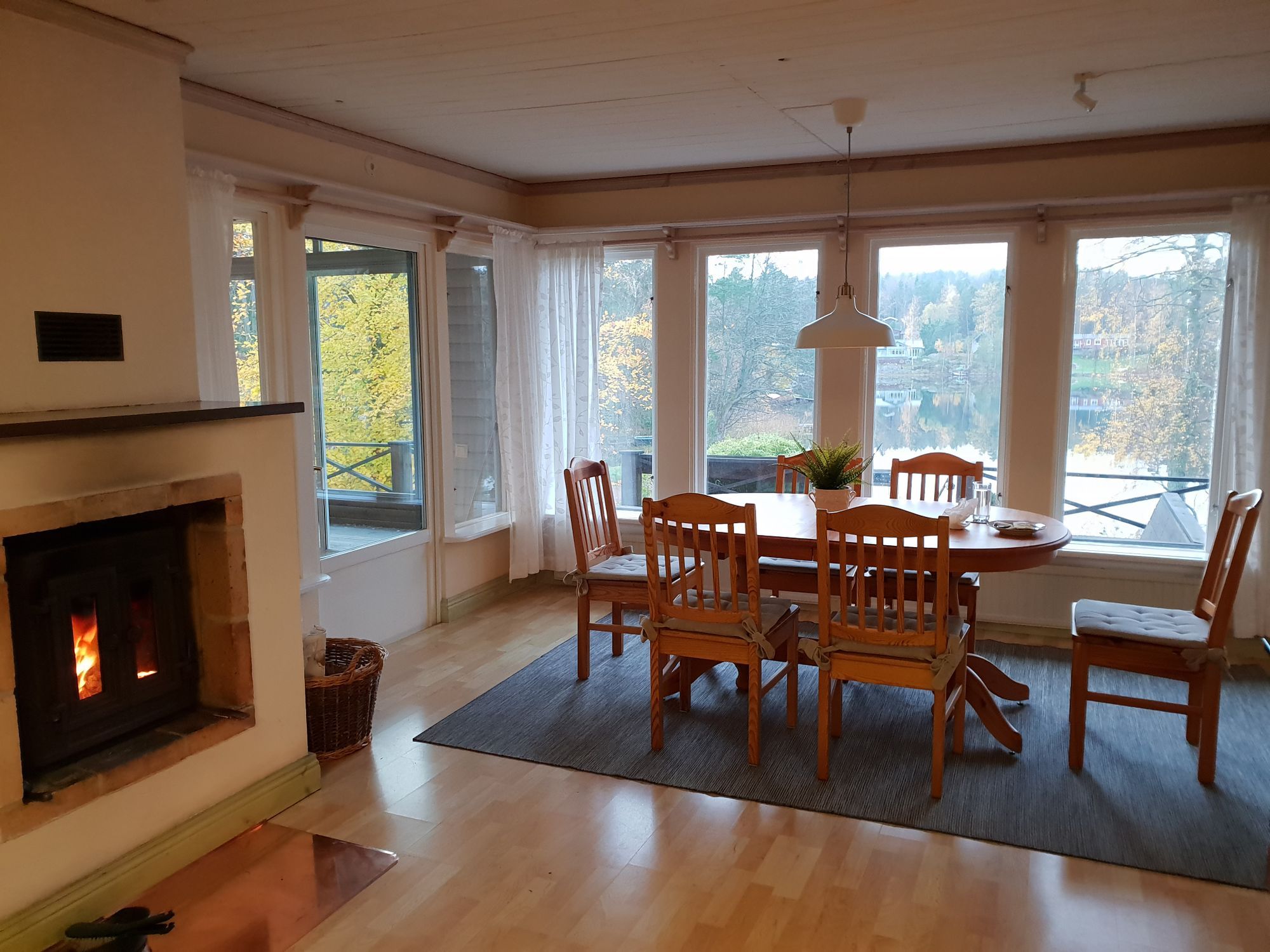 Mysig stor Villa med egen brygga vid sjö och natur – bild 8 av 24