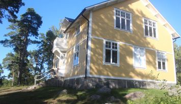 Stort skärgårdshus med egen strand brygga o bastu