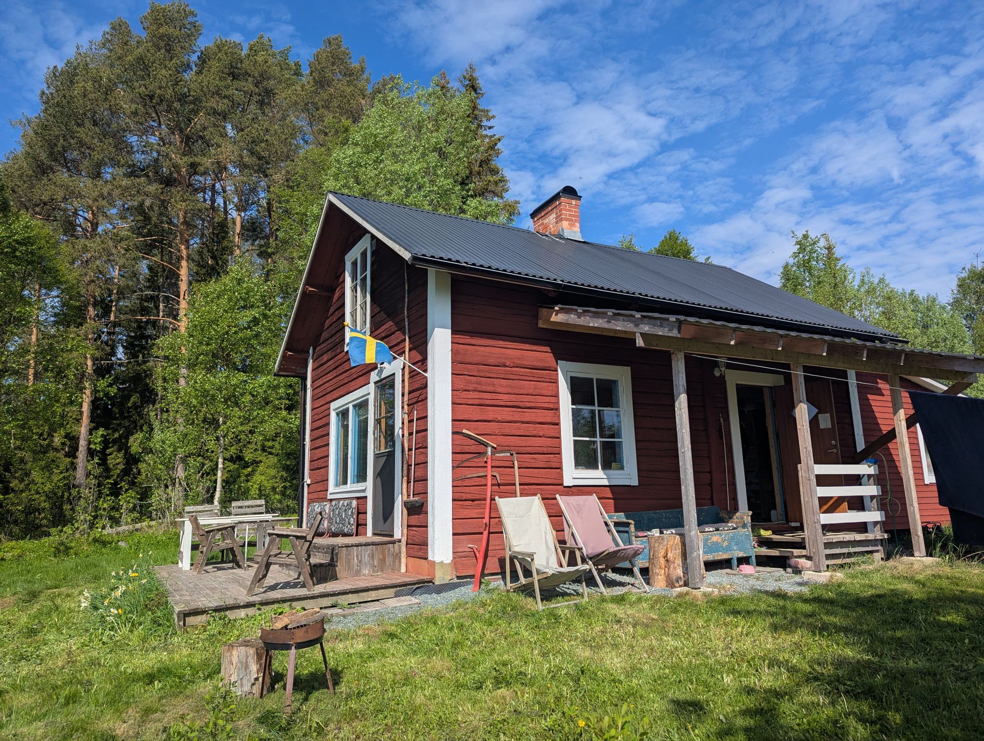 Timrad stuga nära fjällen