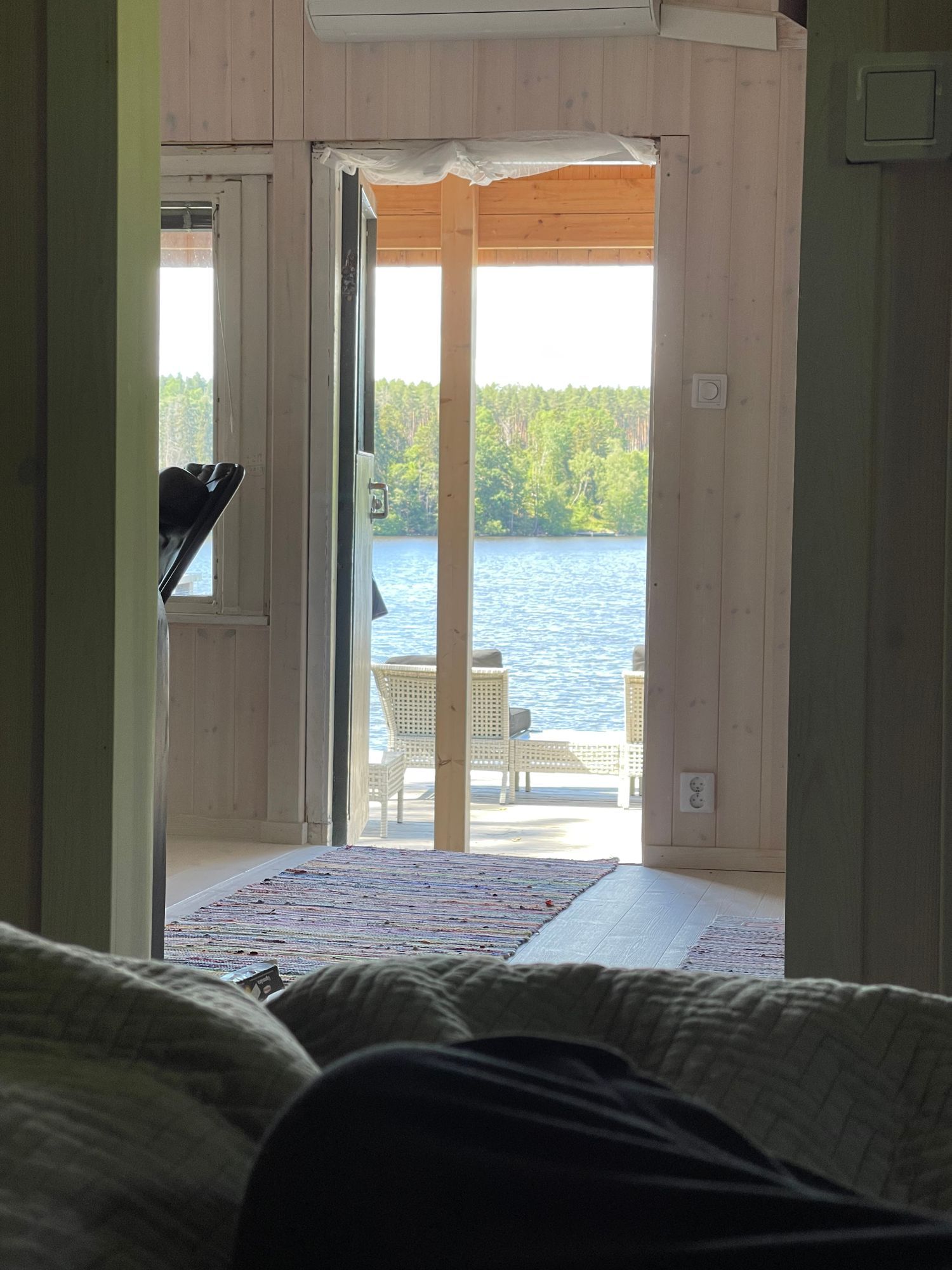 Nyrenoverat hus-sjötomt och egen brygga i Mälaren