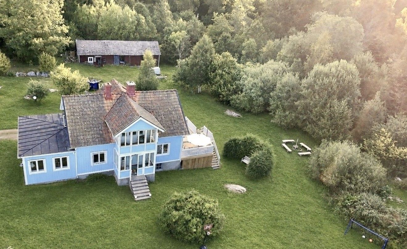Familjevänligt rymligt hus vid sjö och skog. – bild 21 av 24