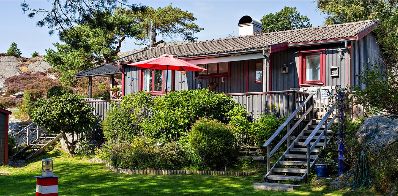 Mysig sommarstuga vid Ellös