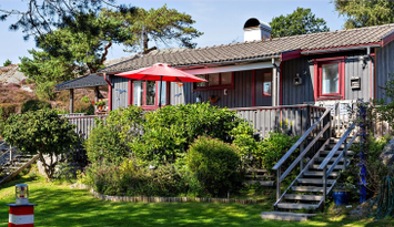 Cosy summer cottage in Ellös