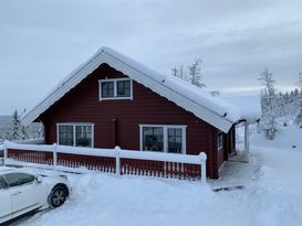 Stuga i Lindvallen med bastuhus