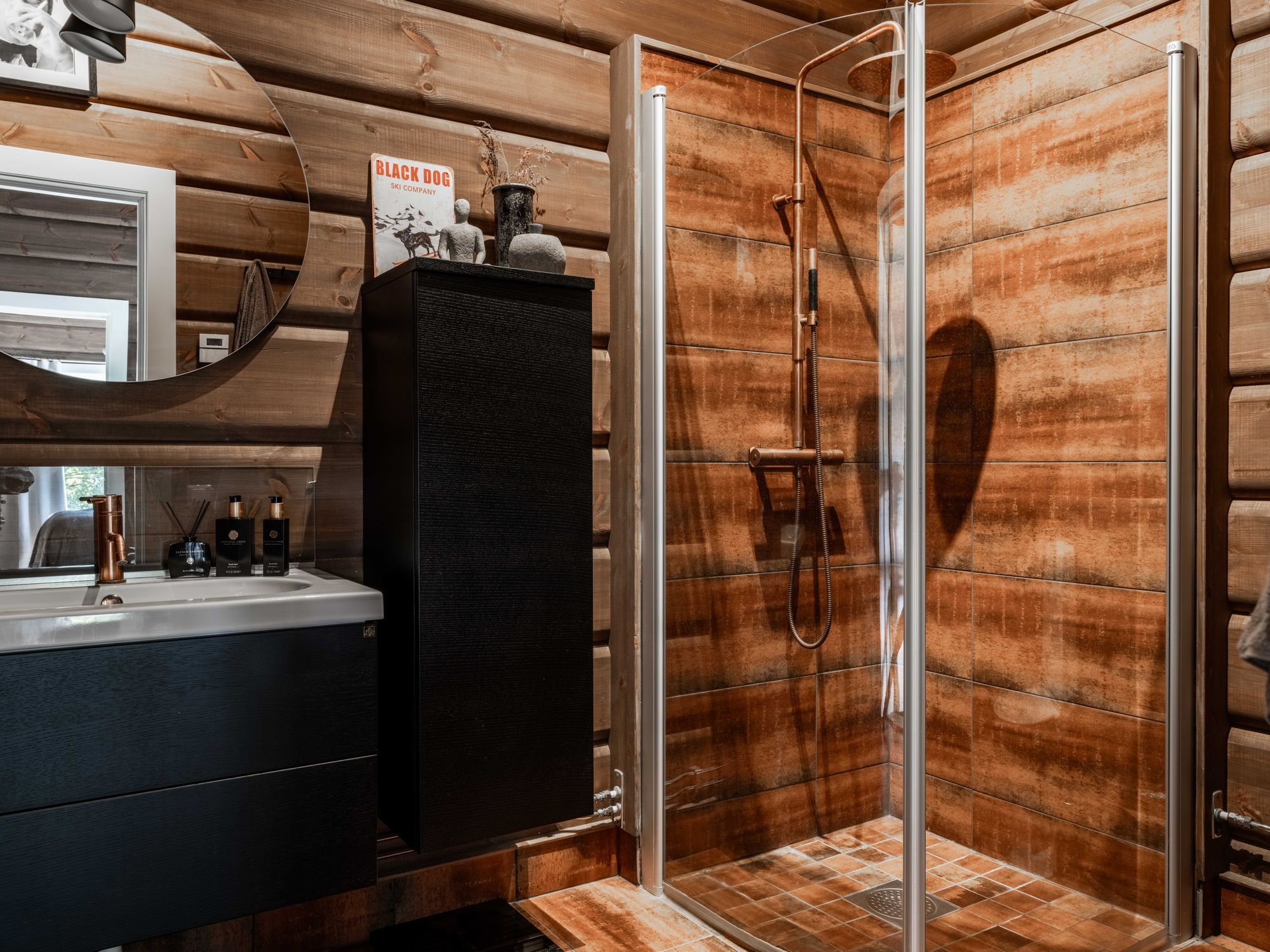 Mysig lodge med fantastiskt läge vid Sadelexpress – bild 6 av 21
