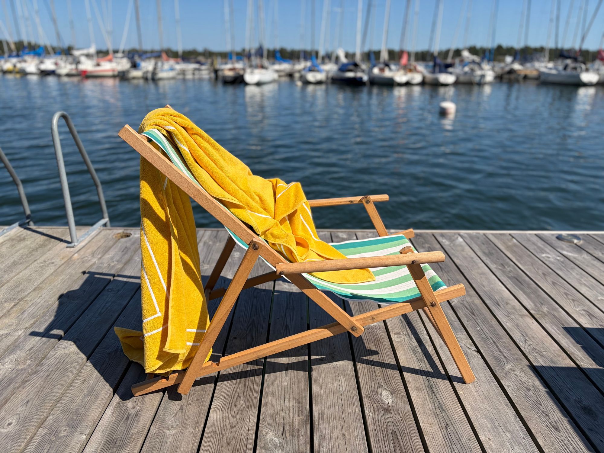 Stockholms skärgård, brygga, bastu och bilväg