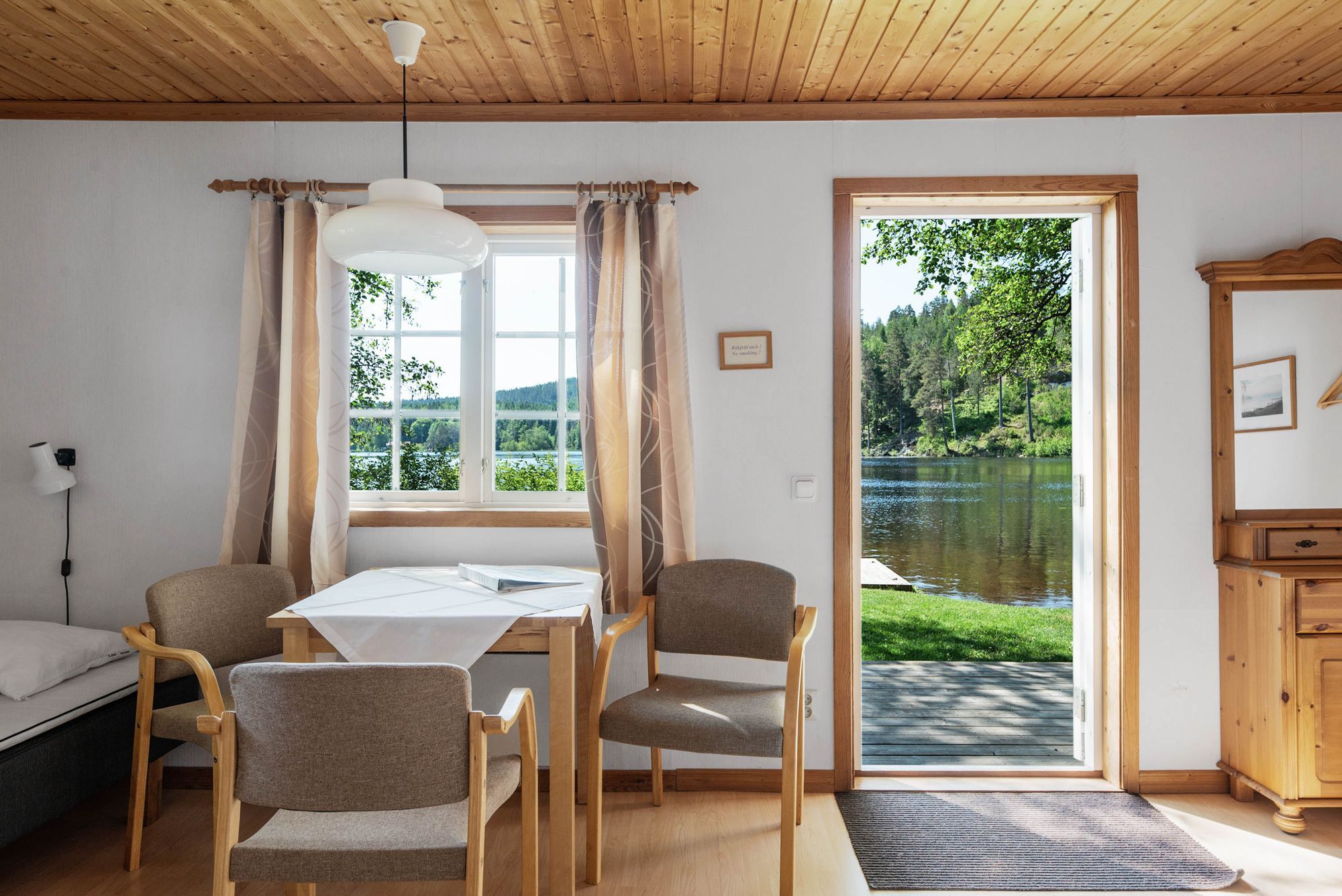 Rum 21 – egen ingång och terrass vid vattnet – bild 2 av 14