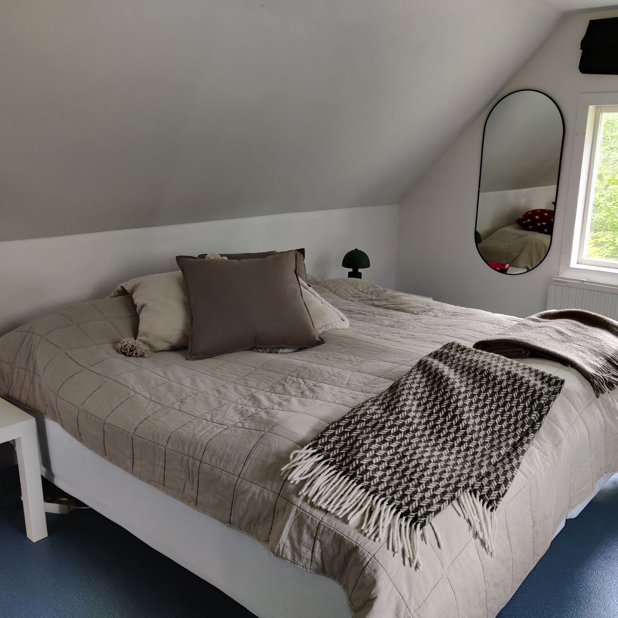 Pittoreskt skärgårdsboende på underbar sommarö – bild 3 av 18
