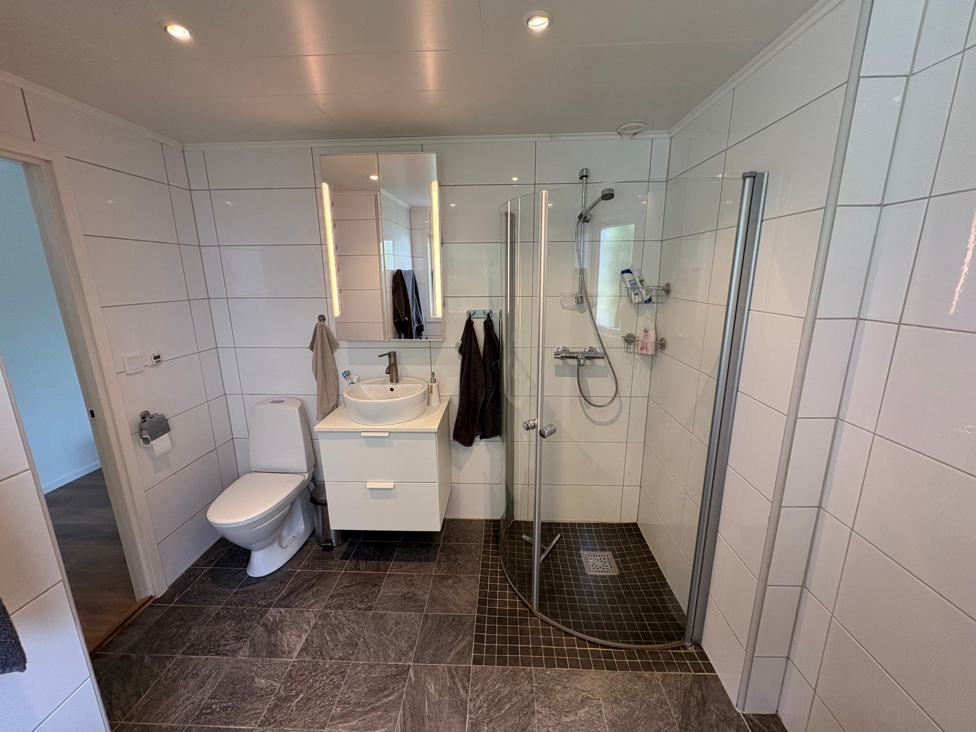 Fräscht hus nära bad i Gullmarsfjorden – bild 12 av 14