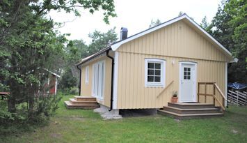 Fräscht hus nära strand och bad (gula huset)