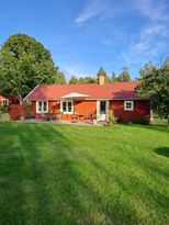 Cosy cottage in idyllic Småland environment