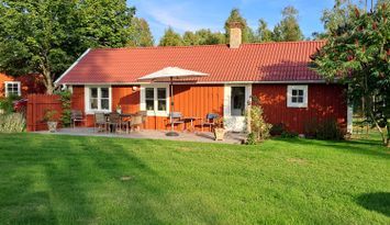 Cosy cottage in idyllic Småland environment