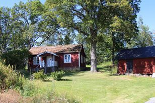 Spend your holiday in cottages by the lake Mälaren