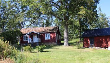Charmiga hus på landet med vidsträckt utsikt