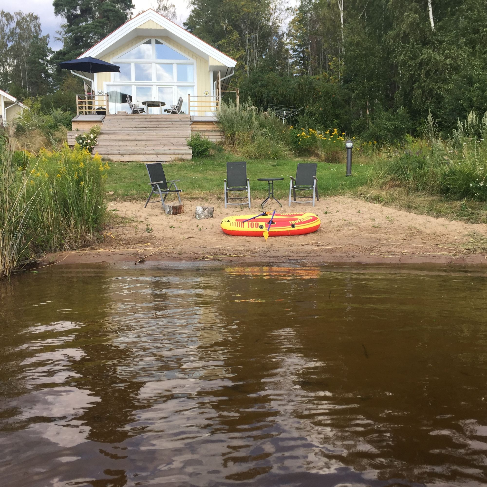 Mindre strandvilla vid Vänern utanför Karlstad