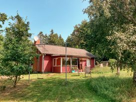 mysigt sommarhus för 7 med badtunna