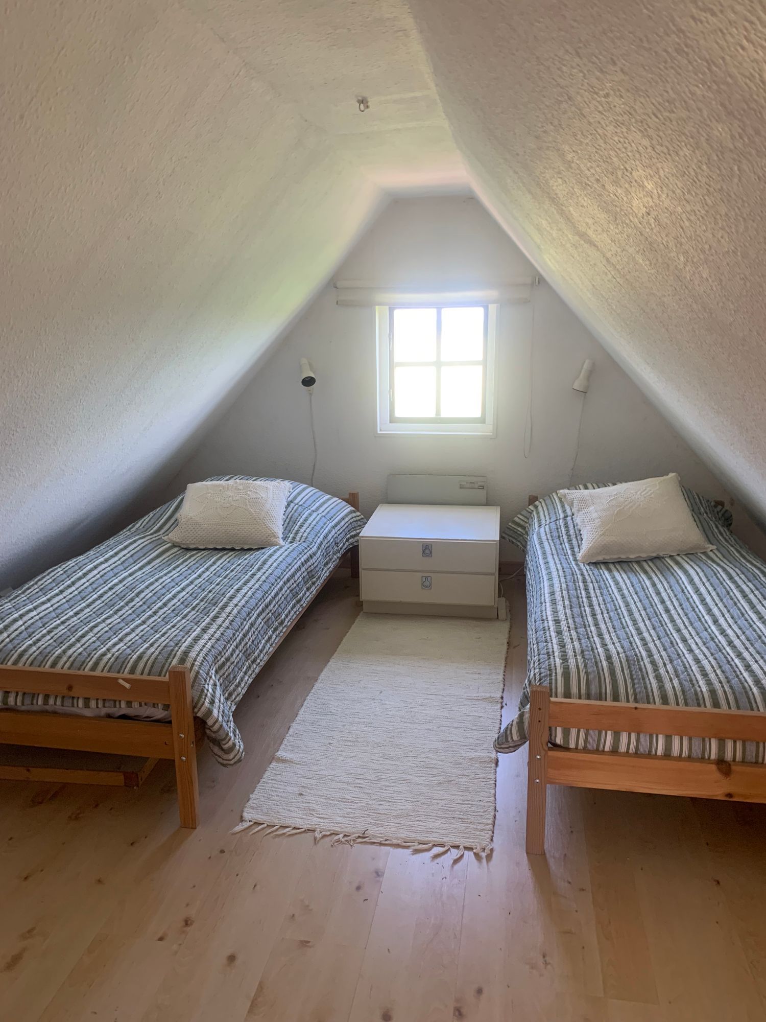 Mysigt litet hus med sjöutsikt – bild 11 av 12
