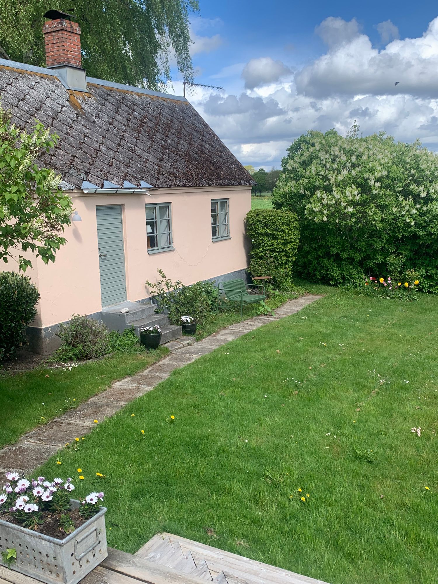 Mysigt litet hus med sjöutsikt – bild 10 av 12