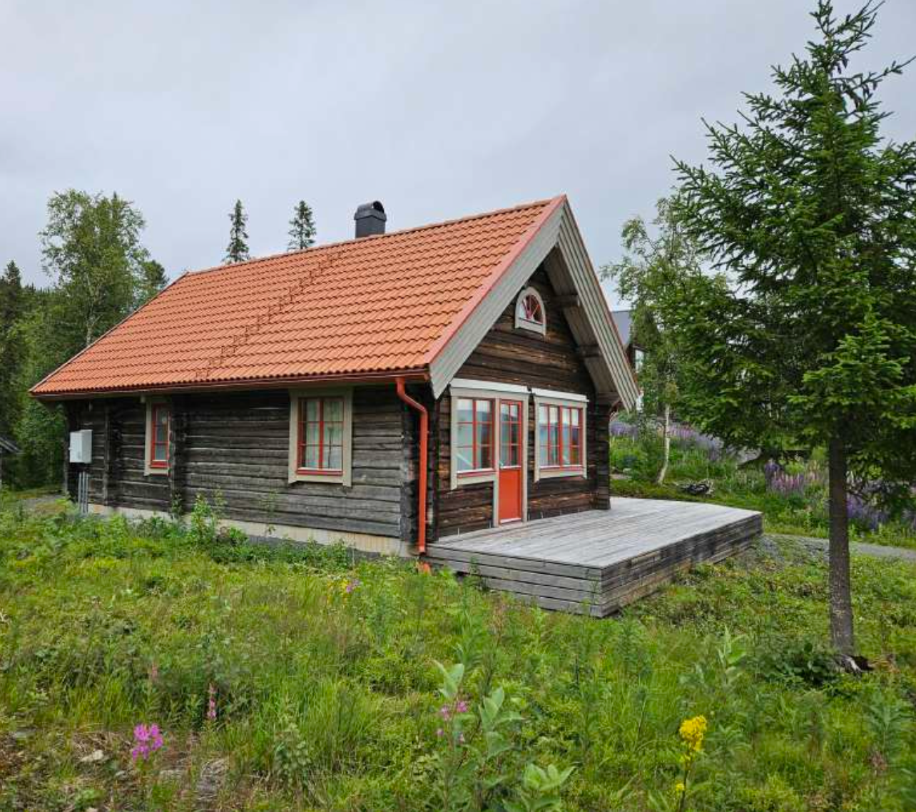 Mysig timmerstuga i Borgafjäll – bild 8 av 12