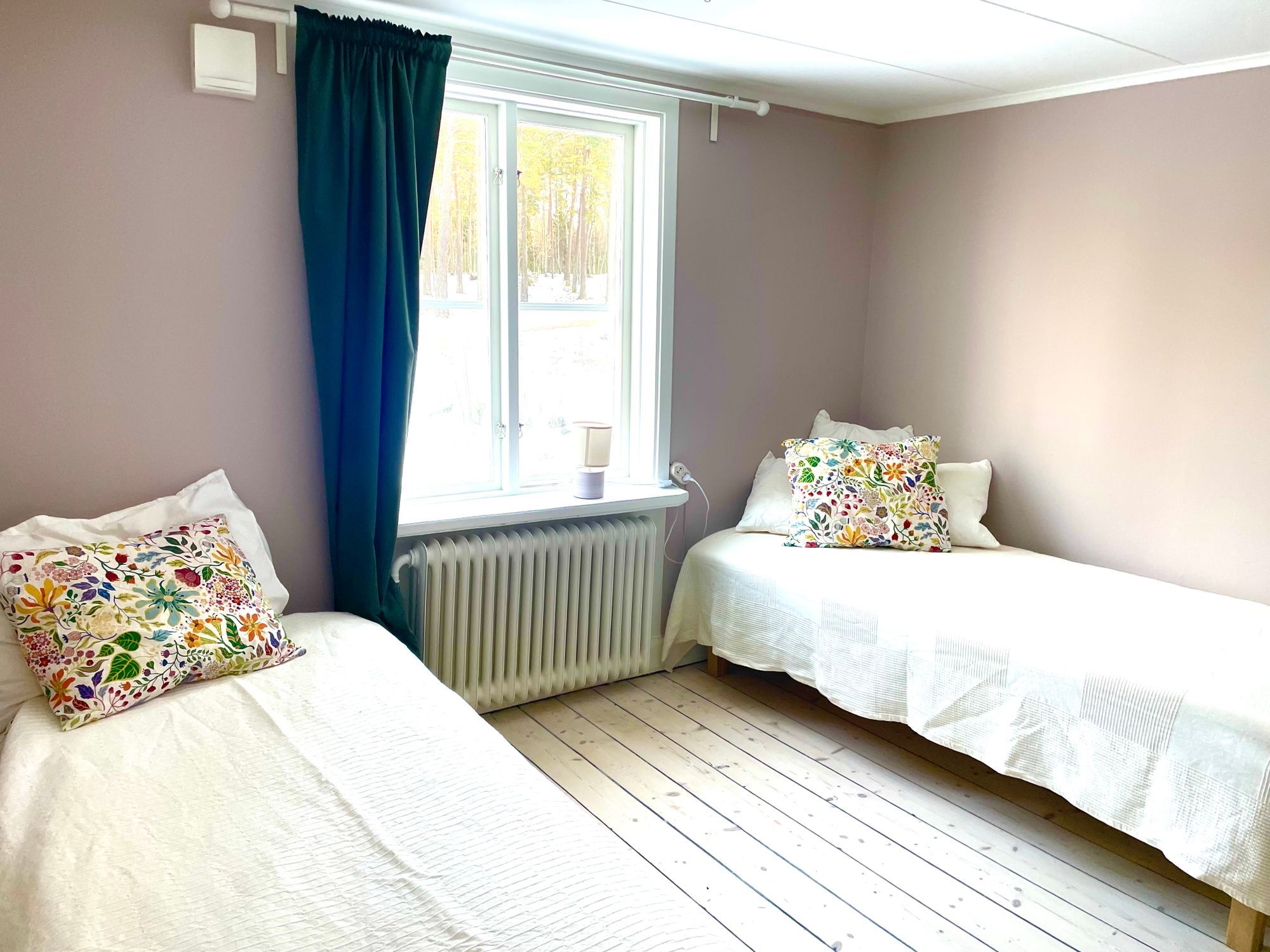 Adelsö idyll vid Mälaren med bastu och stor tomt – bild 12 av 24