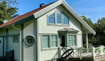 Rymligt hus nära havet