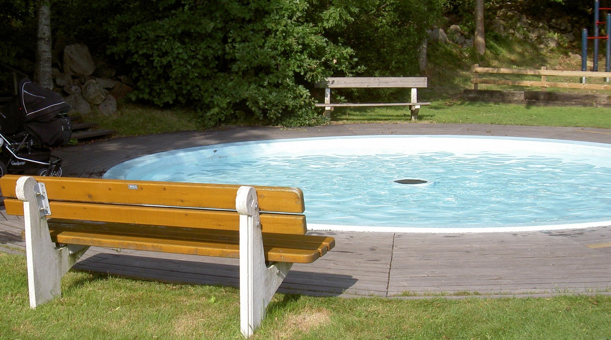Stuga i naturskön bokskog med pool och nära kust – bild 10 av 10