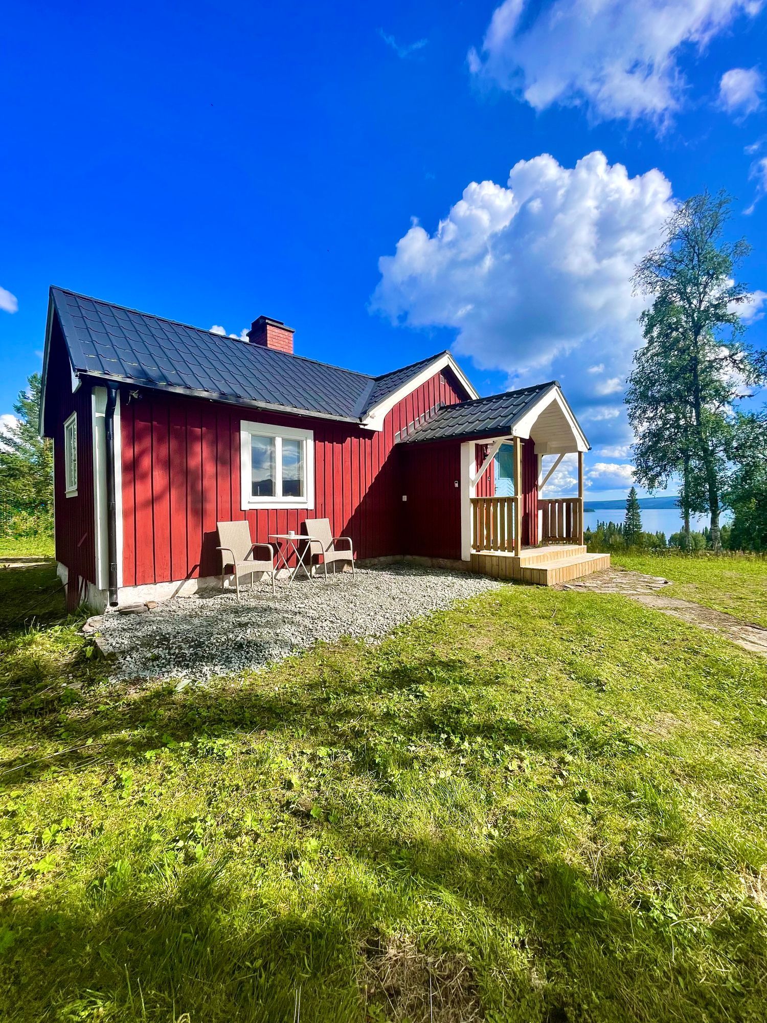 Unik fjällgård i Åkersjön med utsikt över sjön