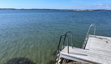 Fräsch stuga i Röra på norra Tjörn