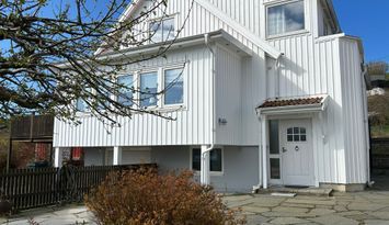 Hus i centrala Skärhamn