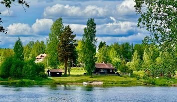 Stuga med sjötomt i Järvsö
