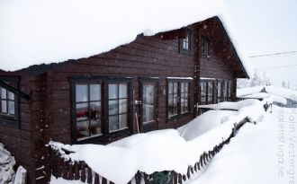 Lugnt fjällboende nära natur och skidbuss