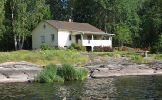 Wonderful cottage with own shore