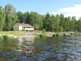 Rymlig stuga med egen strand – bild 10 av 10