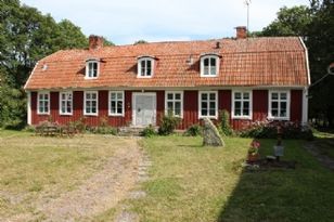 Renovated apartment in 19th century house on Öland