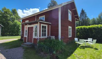 Charmig stuga på gård i Gagnef