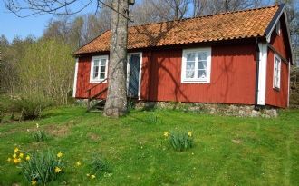Rent our cozy red cottage in the quiet countryside