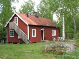 Cottage with beachfront property in Lake Möcklen