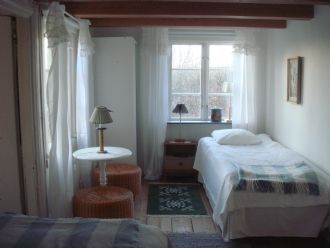 Havsnära med glasveranda, stor tomt och bastu. – bild 11 av 24