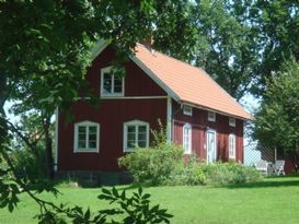 Lantlig charm i Bergkvara med närhet till havet