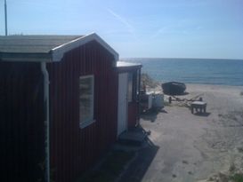 Fiske och badstuga på stranden