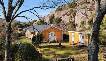 Stuga med naturtomt och bastu på Mjörn | SE09134