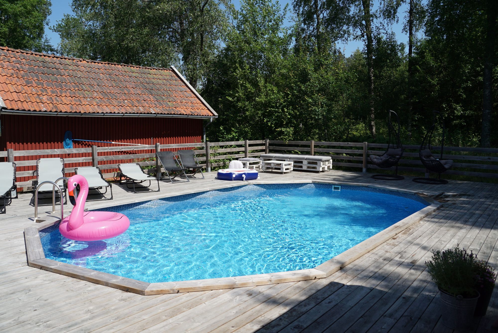 Mysig stuga med uppvärmd pool och bastu