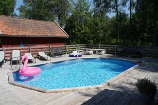 Charming house with heated swimming pool!