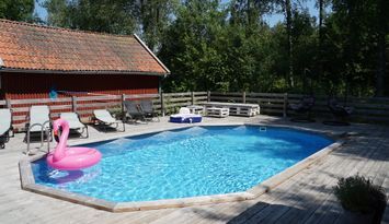 Mysig stuga med uppvärmd pool och bastu