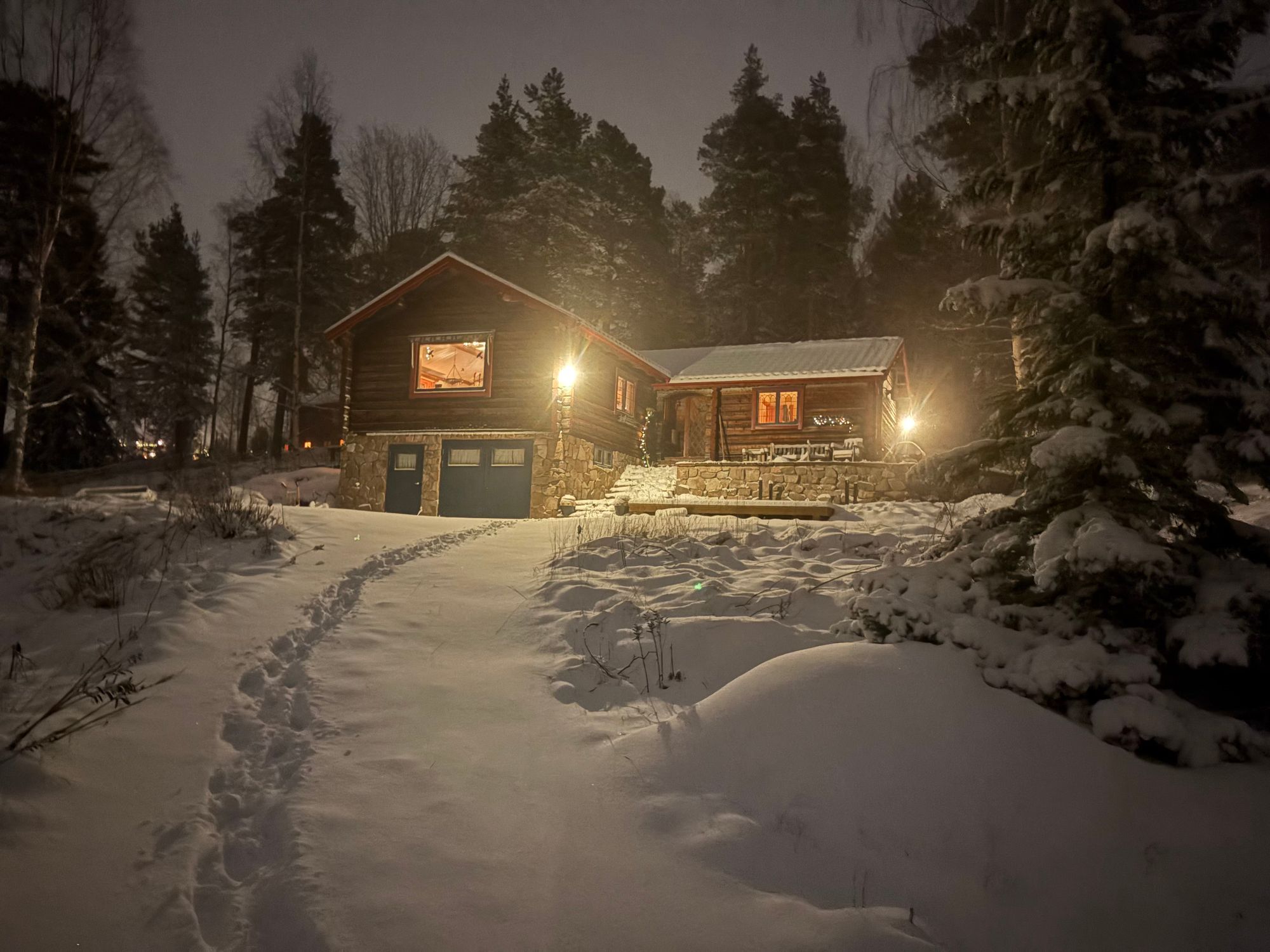 Stor timmerstuga med panoramautsikt över Siljan – bild 3 av 19