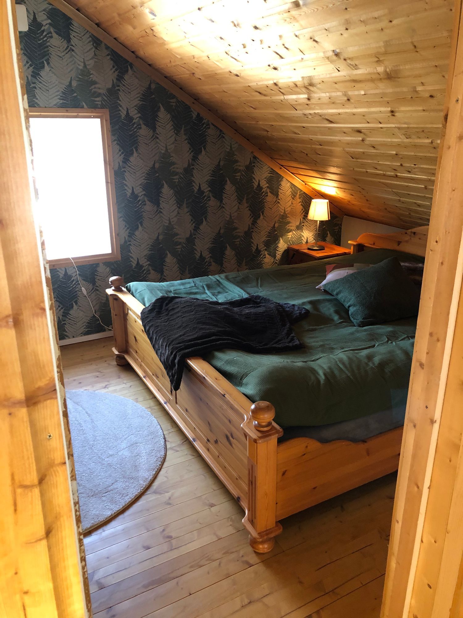 Timmerstuga vid en sjö i Småland – bild 23 av 24