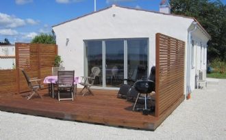 Fritidshus med strandläge i Västergarn