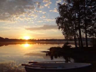 Vackert sjöläge - egen park, strand, brygga & båt – bild 17 av 19